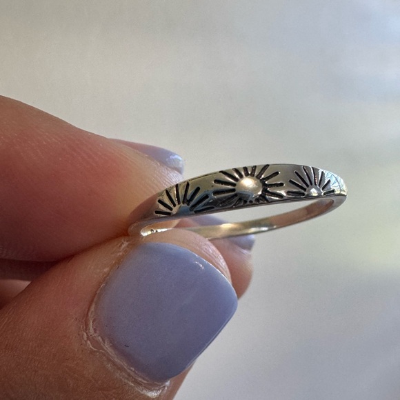 925 Sterling Silver Dainty Sunrise Band Ring - Picture 9 of 10